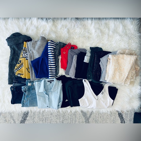 1 FULL BOX OF MINIMUM 5 CLOTHES PIECES - Picture 3 of 8